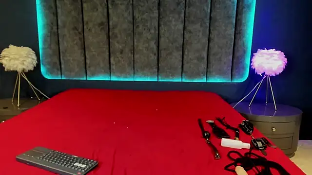 Snapshot of LuciaBeltrann chatting on 04.13.26 LuciaBeltrann online show from 04.13.26