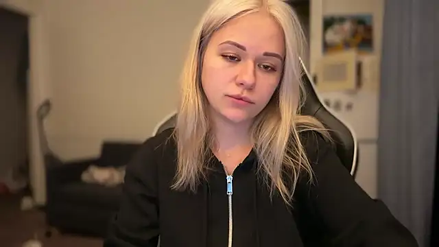 Leylia Lily online show from 04.10.26