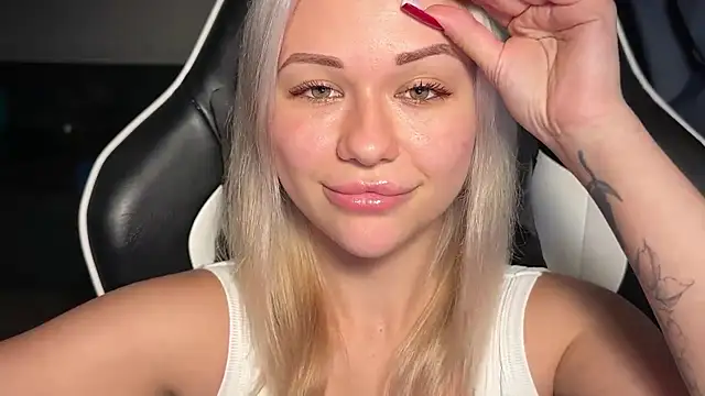 Snapshot of Leylia_Lily chatting on 04.18.26 Leylia Lily online show from 04.18.26