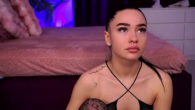 SashaLorrenz online show from 04.15.26