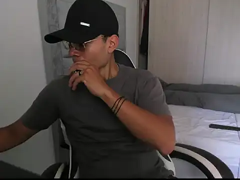 Snapshot of FredericSloan chatting on 03.02.26 FredericSloan online show from 03.02.26