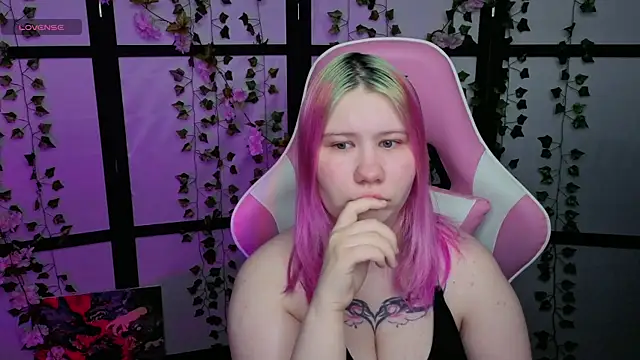 Snapshot of kitsune_little chatting on 04.10.26 kitsune little online show from 04.10.26