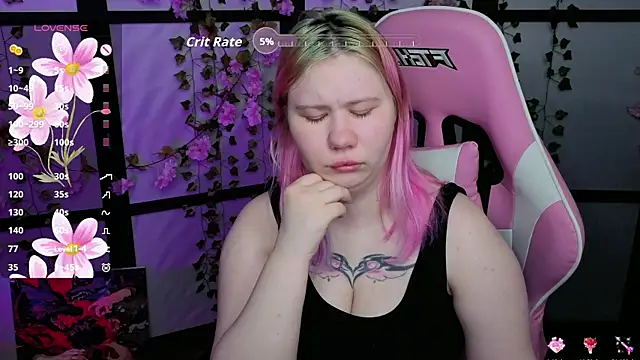 Snapshot of kitsune_little chatting on 04.13.26 kitsune little online show from 04.13.26