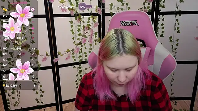 Snapshot of kitsune_little chatting on 04.17.26 kitsune little online show from 04.17.26