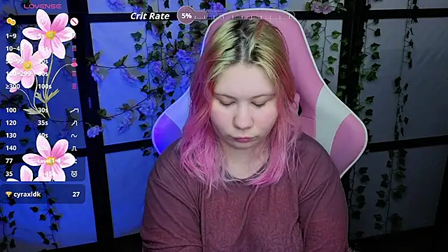 Snapshot of kitsune_little chatting on 04.22.26 kitsune little online show from 04.22.26