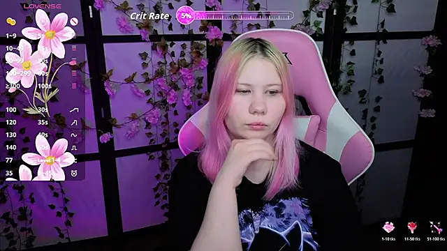 Snapshot of kitsune_little chatting on 04.25.26 kitsune little online show from 04.25.26