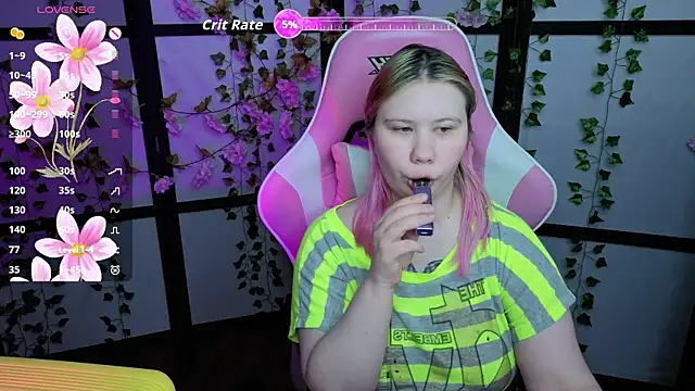 Snapshot of kitsune_little chatting on 05.01.26 kitsune little online show from 05.01.26