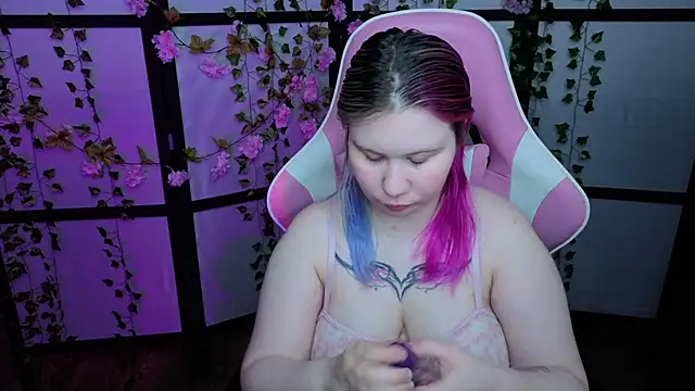 Snapshot of kitsune_little chatting on 05.29.26 kitsune little online show from 05.29.26