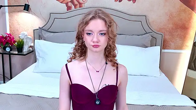 Snapshot of ElfieWhite chatting on 03.18.26 ElfieWhite online show from 03.18.26