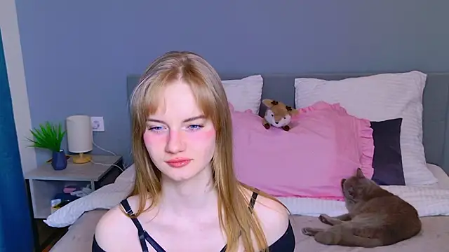 Snapshot of ElfieWhite chatting on 04.19.26 ElfieWhite online show from 04.19.26