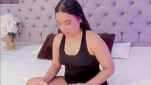 Snapshot of LiiaBloom chatting on 05.17.26 LiiaBloom online show from 05.17.26