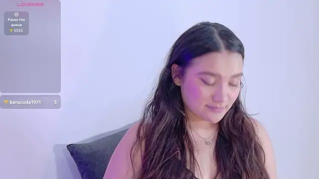 Snapshot of LiiaBloom chatting on 05.20.26 LiiaBloom online show from 05.20.26