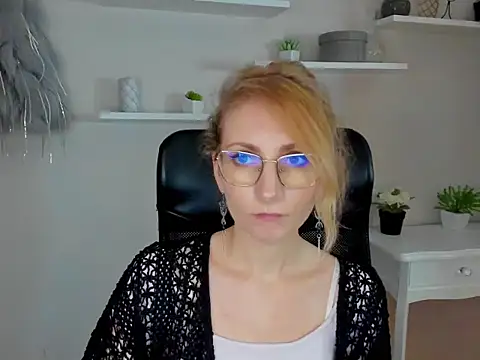 Snapshot of CinderellaMoon chatting on 02.25.26 CinderellaMoon online show from 02.25.26