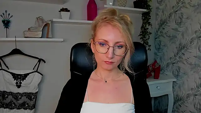 CinderellaMoon online show from 03.24.26