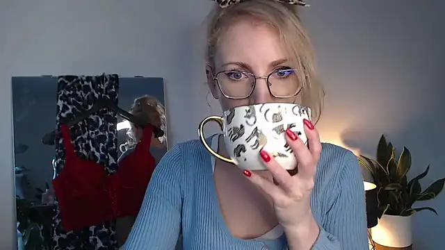 CinderellaMoon online show from 04.02.26