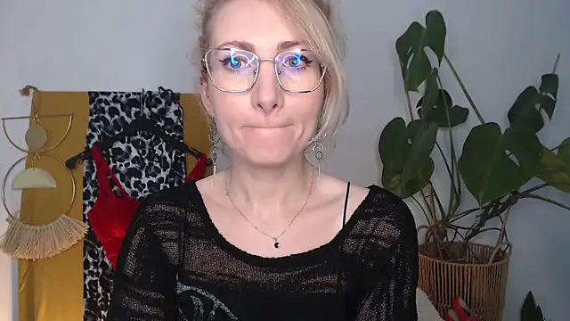 CinderellaMoon online show from 04.13.26