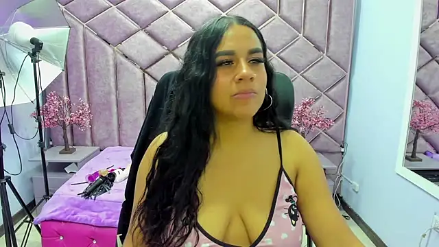 Snapshot of Scarlett_Moom chatting on 06.21.26 Scarlett Moom online show from 06.21.26