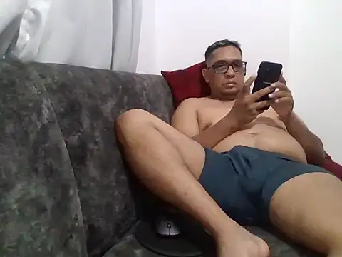 Snapshot of gordogruesa chatting on 03.18.26 gordogruesa online show from 03.18.26