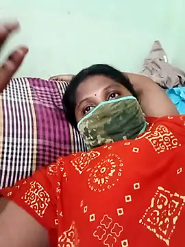 Snapshot of tamilkaviya431 chatting on 04.18.26 tamilkaviya431 online show from 04.18.26