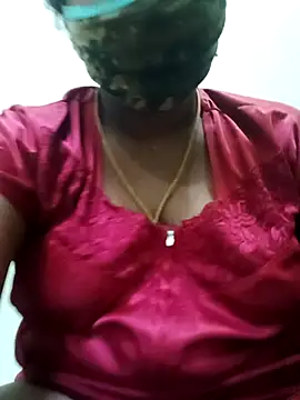 Snapshot of tamilkaviya431 chatting on 04.26.26 tamilkaviya431 online show from 04.26.26