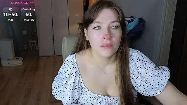 Snapshot of HennessyA chatting on 02.17.26 HennessyA online show from 02.17.26