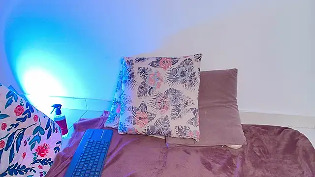 Abril milf11 online show from 04.15.26