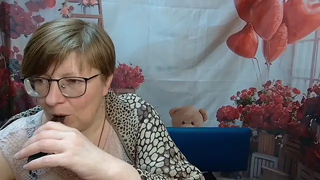 Snapshot of RadaChudna chatting on 04.23.26 RadaChudna online show from 04.23.26