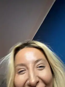 Snapshot of Summerwestt chatting on 02.14.26 Summerwestt online show from 02.14.26