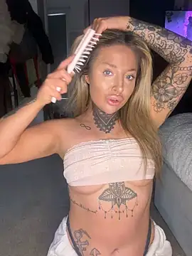 Snapshot of Summerwestt chatting on 02.22.26 Summerwestt online show from 02.22.26