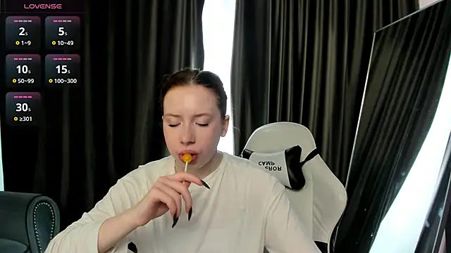 Snapshot of StellaBev chatting on 04.12.26 StellaBev online show from 04.12.26