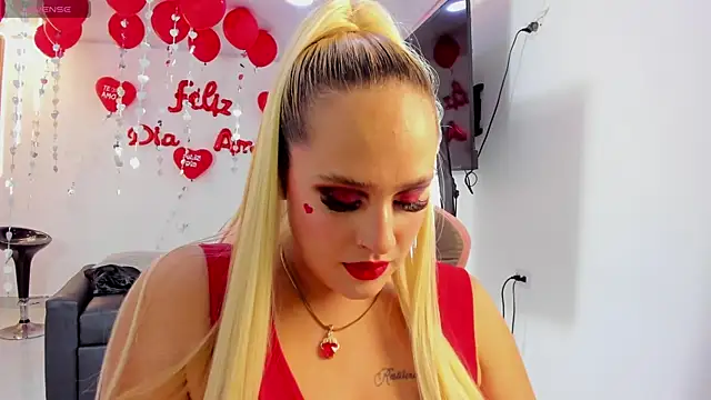 Snapshot of jimenadelaoz chatting on 02.15.26 jimenadelaoz online show from 02.15.26