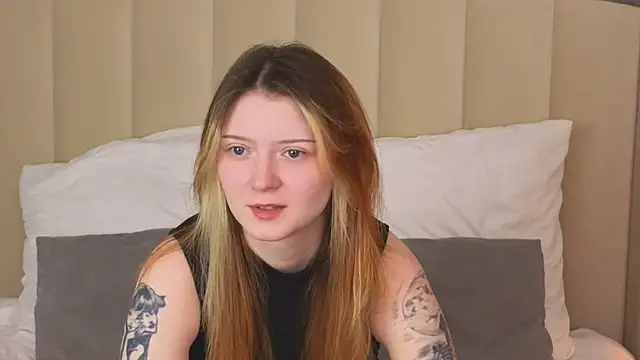 Snapshot of AlyssFrost chatting on 06.27.26 AlyssFrost online show from 06.27.26