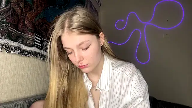 Snapshot of CassandraMur chatting on 02.27.26 CassandraMur online show from 02.27.26