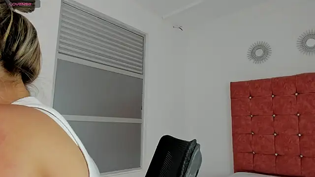 Snapshot of your_whore_Salome chatting on 05.15.26 your whore Salome online show from 05.15.26
