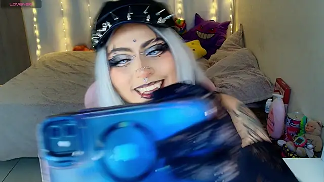 Snapshot of maliciaXpoison chatting on 04.25.26 maliciaXpoison online show from 04.25.26