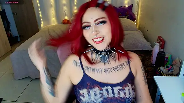 Snapshot of maliciaXpoison chatting on 04.30.26 maliciaXpoison online show from 04.30.26