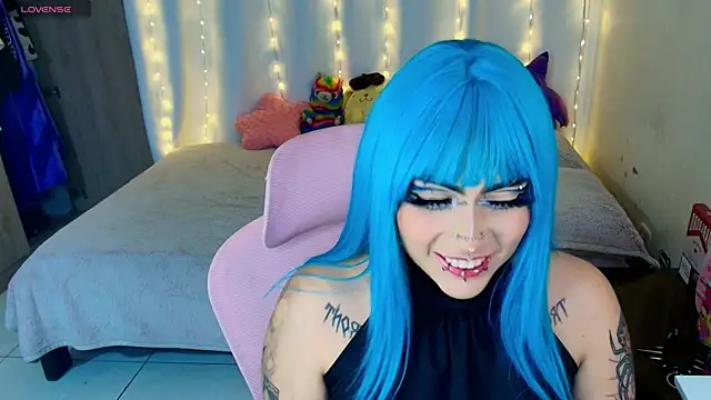 Snapshot of maliciaXpoison chatting on 05.27.26 maliciaXpoison online show from 05.27.26