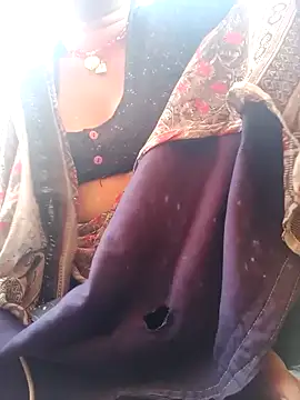 Snapshot of Soniya32 chatting on 02.26.26 Soniya32 online show from 02.26.26