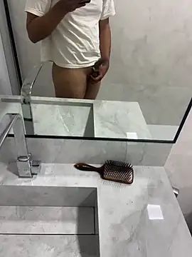 Snapshot of twink231 chatting on 06.10.26 twink231 online show from 06.10.26
