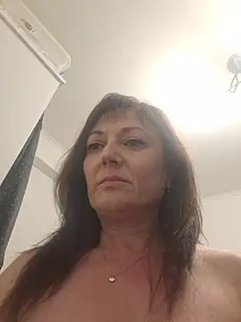 Snapshot of SaraGina chatting on 04.24.26 SaraGina online show from 04.24.26
