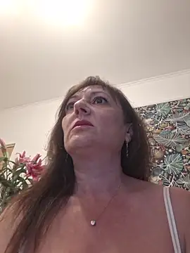 Snapshot of SaraGina chatting on 04.29.26 SaraGina online show from 04.29.26
