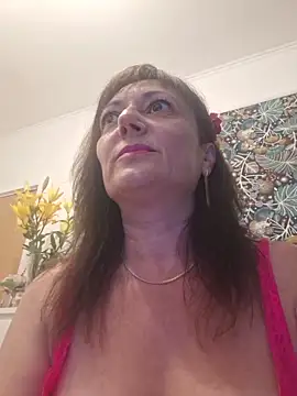 Snapshot of SaraGina chatting on 05.28.26 SaraGina online show from 05.28.26