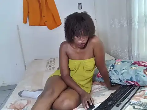 Snapshot of beautyslim45 chatting on 02.22.26 beautyslim45 online show from 02.22.26