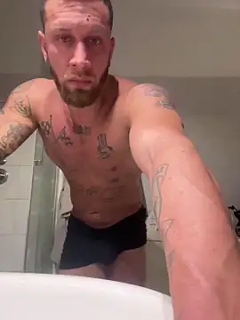 Snapshot of Tiziano94 chatting on 02.25.26 Tiziano94 online show from 02.25.26