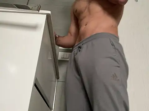 Snapshot of homecreator chatting on 04.15.26 homecreator online show from 04.15.26