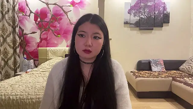 Snapshot of MaeRaads chatting on 04.24.26 MaeRaads online show from 04.24.26