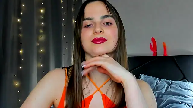Snapshot of megann_fox2 chatting on 04.19.26 megann fox2 online show from 04.19.26
