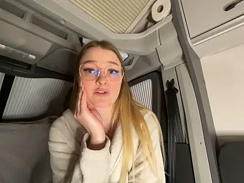 Snapshot of melanieTesss chatting on 02.21.26 melanieTesss online show from 02.21.26