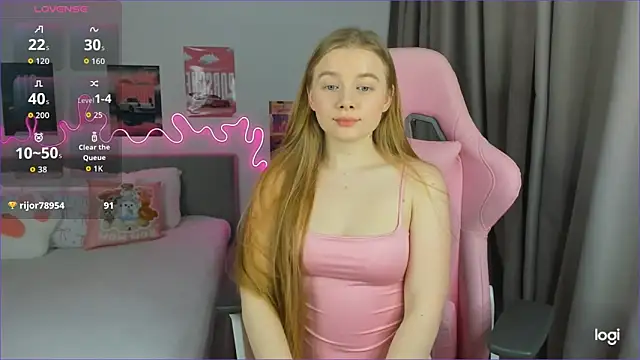 Snapshot of EvaRaee chatting on 02.19.26 EvaRaee online show from 02.19.26