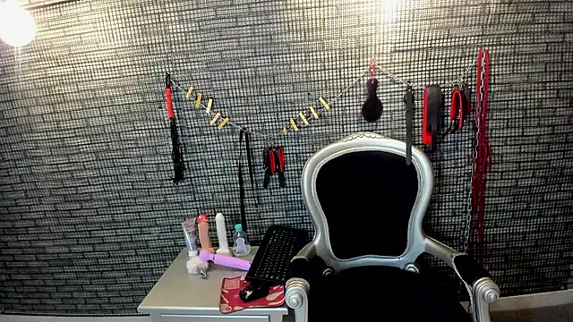 hillary bigbutt online show from 03.24.26